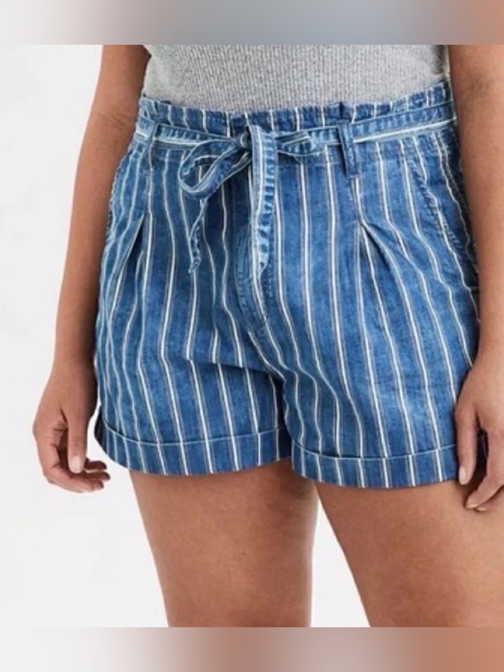 8American Eagle Light Weight Denim Shorts Size 4